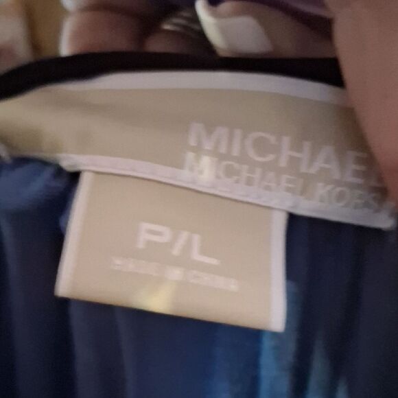 NWT Michael Kors Blue and Black Floral Blouse Size Large Petite - Picture 8 of 8